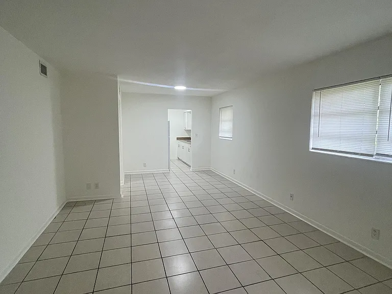 2509 NW 9th Ave — Photo 3