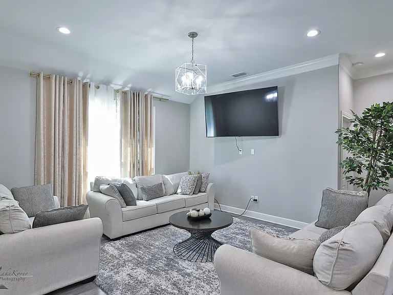 5433 Fallbrook Dr — Photo 2