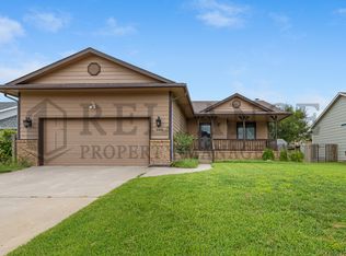 2406 S Cooper St, Wichita, KS 67210