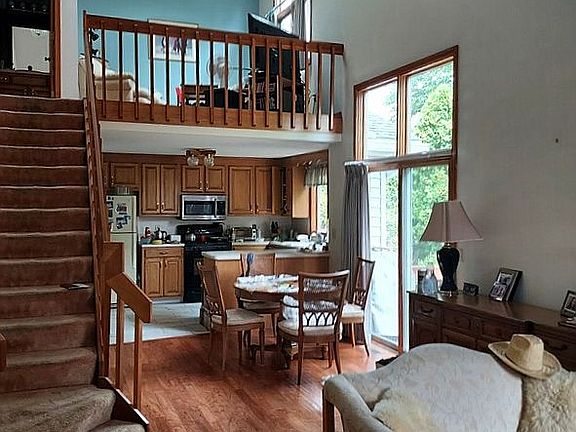 2nd image of 114 Ivy Ln