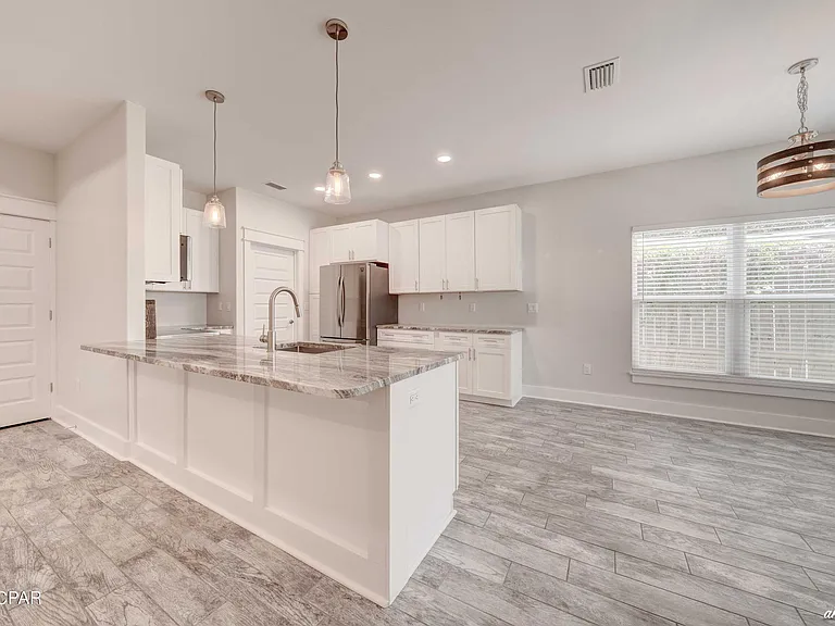 4217 Catherine St — Photo 23