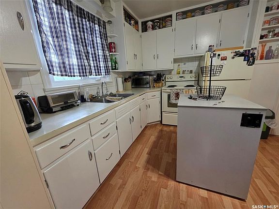 3rd image of 185 3rd AVENUE SE