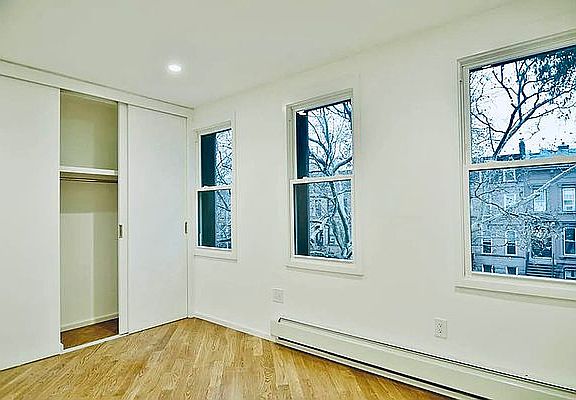 5th image of 253 Halsey St APT 2