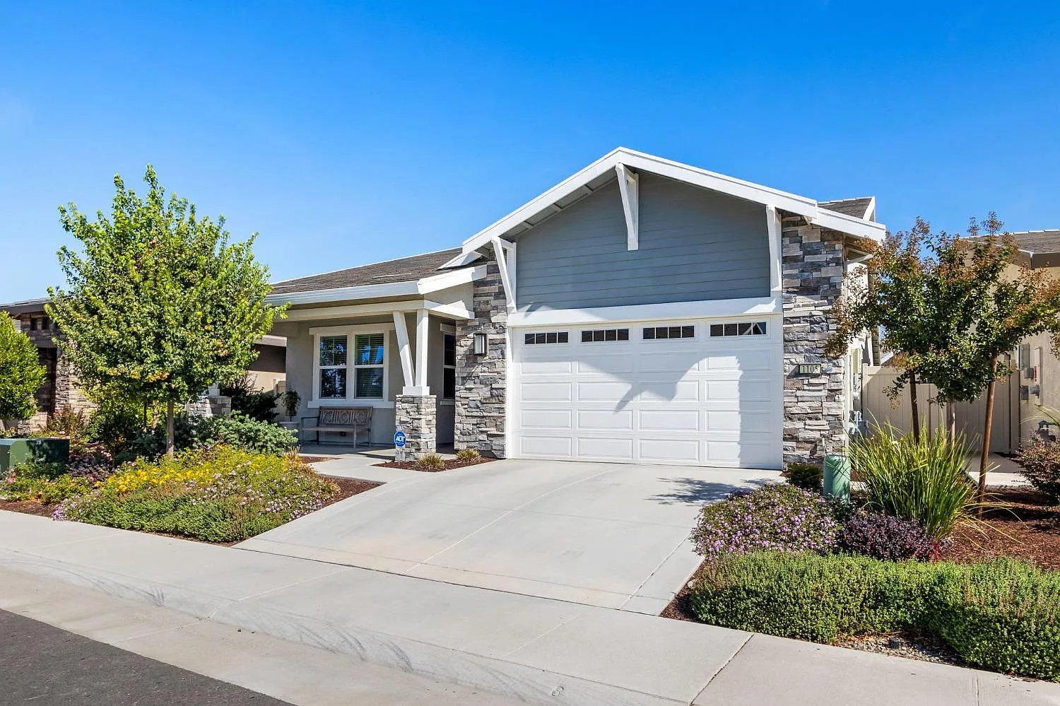 1105 Leo Ln photo 1