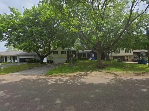 716 Darby Ln, Kalamazoo, MI 49006