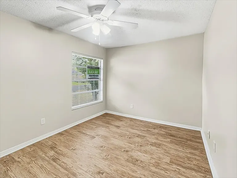 1171 La Mesa Ave — Photo 8
