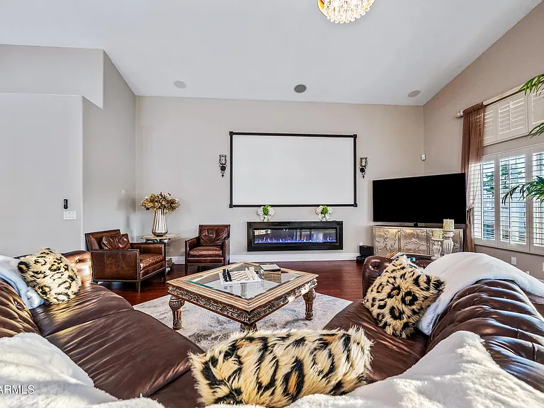 1817 E Willow Tree Ct — Photo 10