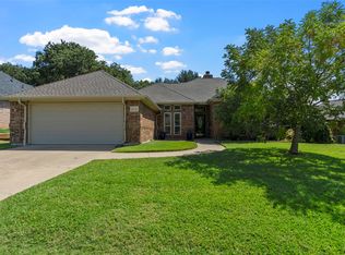 2732 Fox Glenn Ct, Hurst, TX 76054