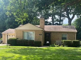 912 Parkwood Ave, Rockford, IL 61107