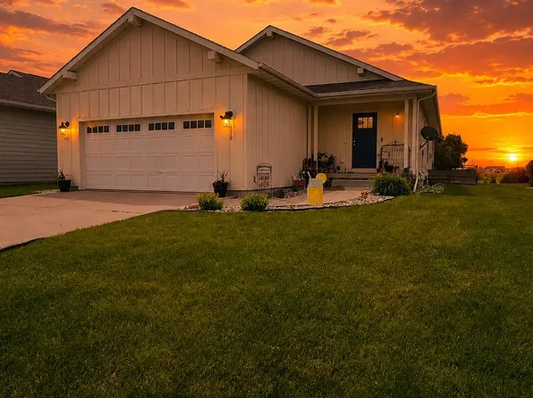 1518 Saint Justice St, Brookings, SD 57006