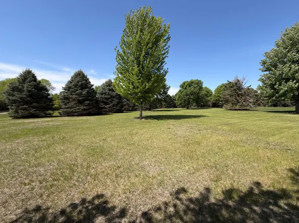 Bay Oaks Dr, Albert Lea, MN 56007
