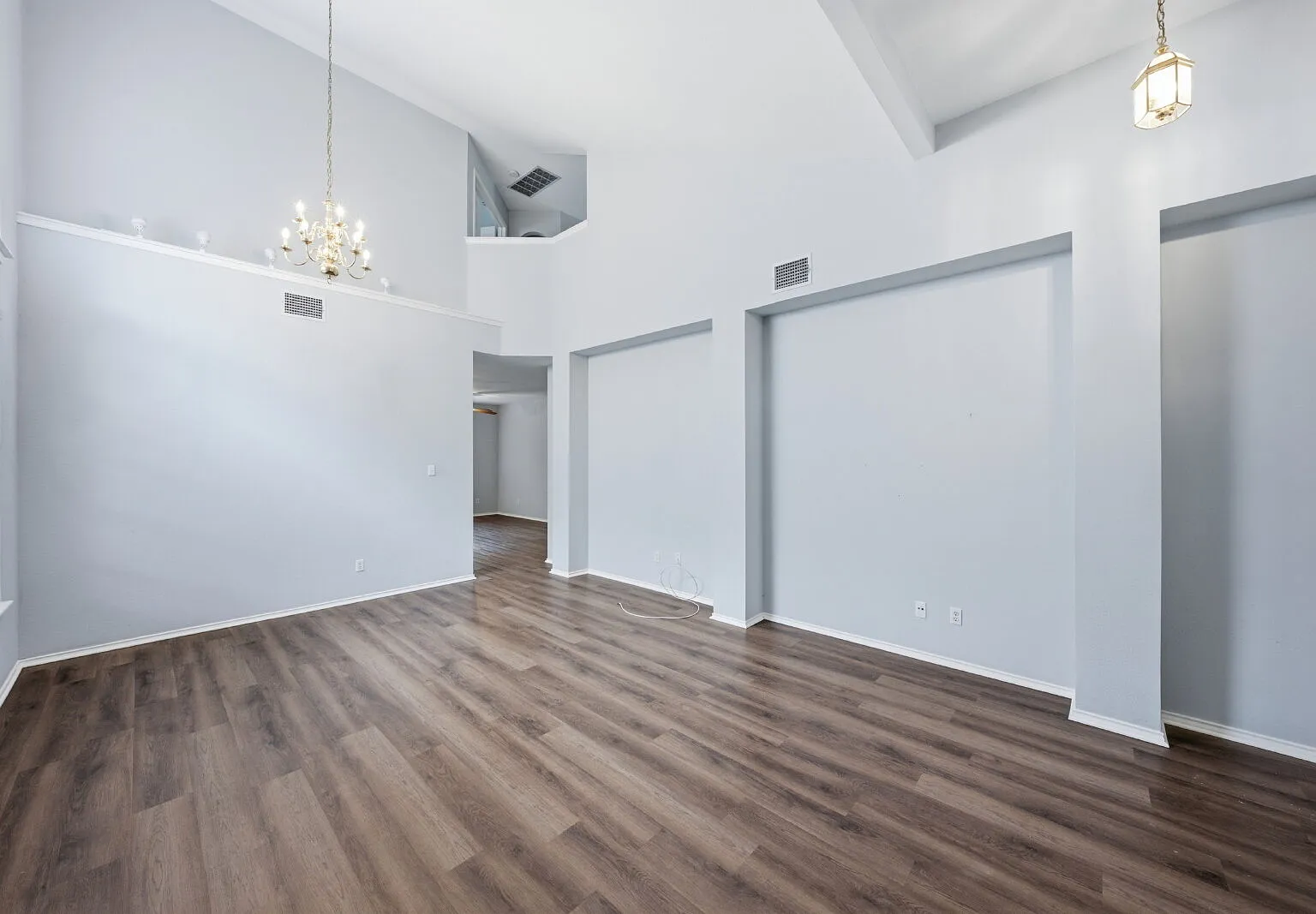 4 bed, 3.0 bath, 2045 sqft, $2,249 — Photo 2