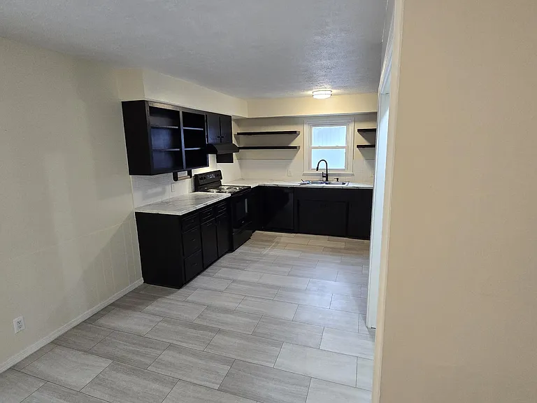 1472 E Berkeley St — Photo 6