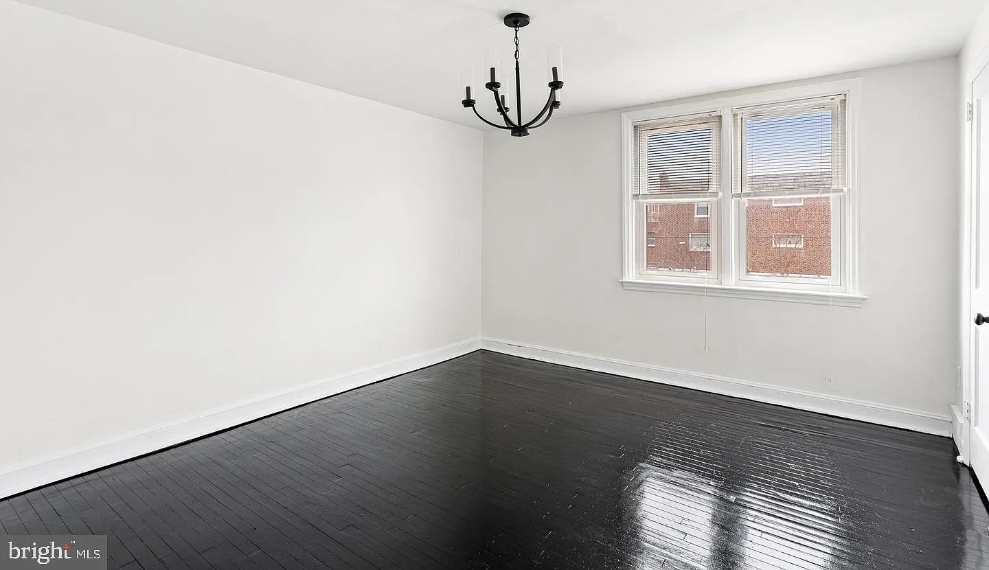 3 bed, 1.0 bath, 1120 sqft, $2,000 — Photo 1