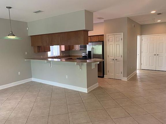 4th image of 119 Beal Pkwy SE Unit 202