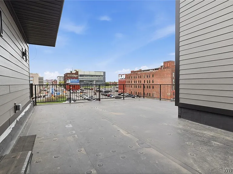 136 Seneca St — Photo 36