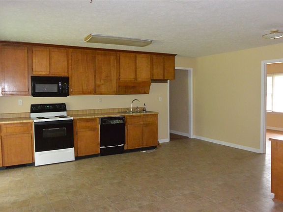 3rd image of 104 Winship Dr
