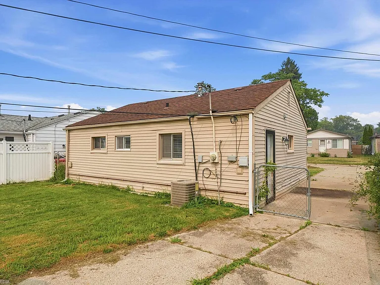 28311 Waverly St — Photo 18