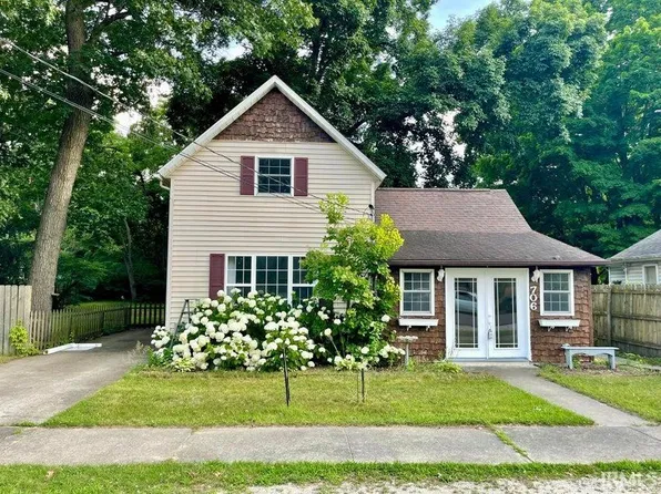 706 E Lake St, Knox, IN 46534
