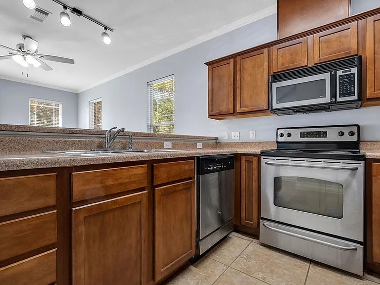 2400 Fred Smith Rd #201 — Photo 6