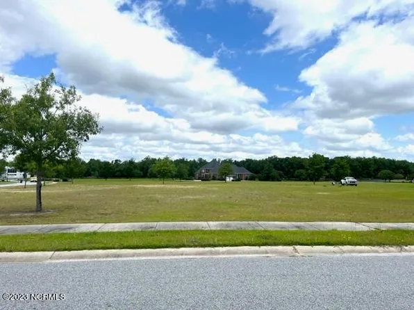 121 Midlake Court, Grimesland, NC 27837