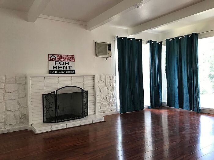 1st image of 295 Monmouth Dr