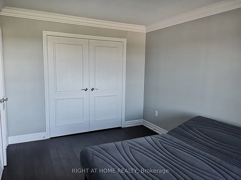 7440 Bathurst St #1102 — Photo 17