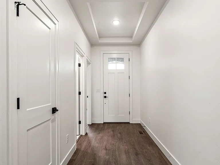 1806 N Black Elm Ln — Photo 4