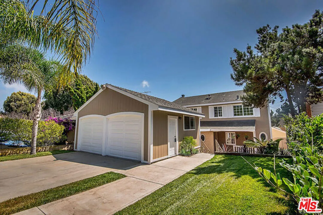 4 bed, 3.0 bath, 2850 sqft, $8,750 — Photo 2