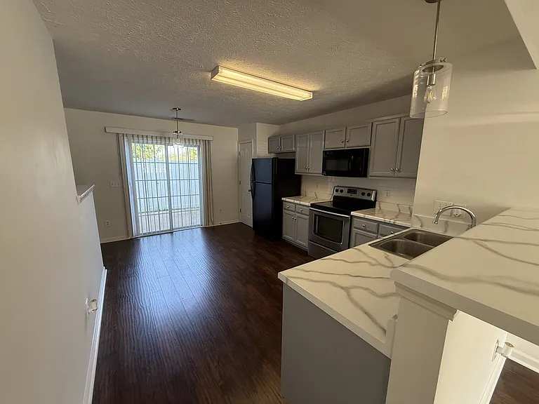 2961 S Rutherford Blvd #D8 — Photo 4