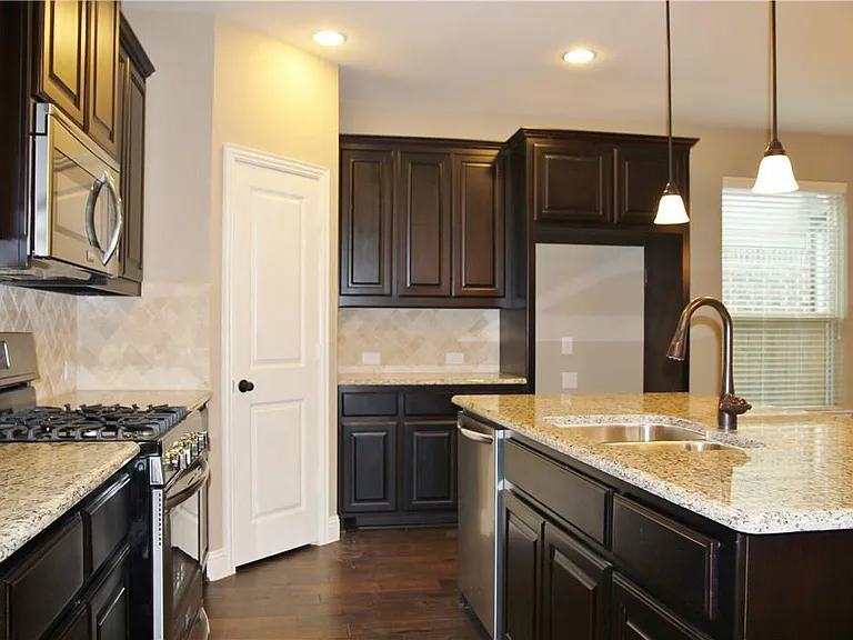 15704 Governors Island Way — Photo 13