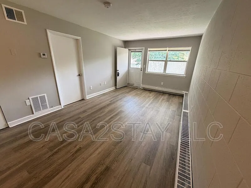 1 bed, 1.0 bath, $645 — Photo 3