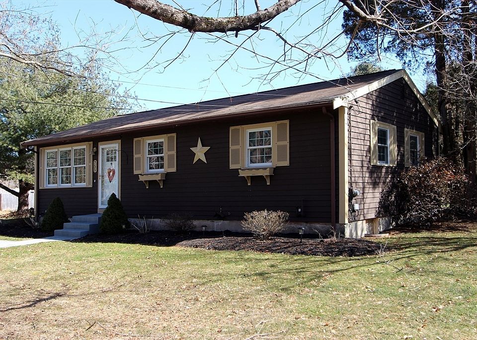 1st image of 755 Crescent St