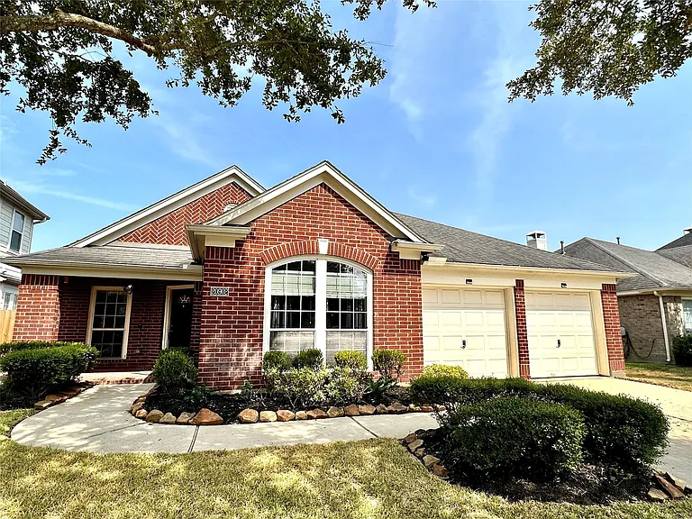 20902 Avery Cove Ln — Photo 2