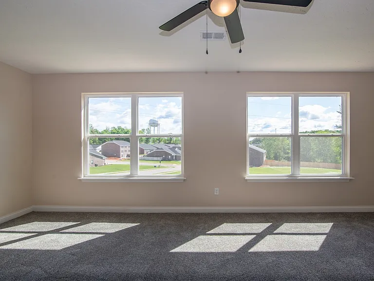 203 Dixon Cir — Photo 52