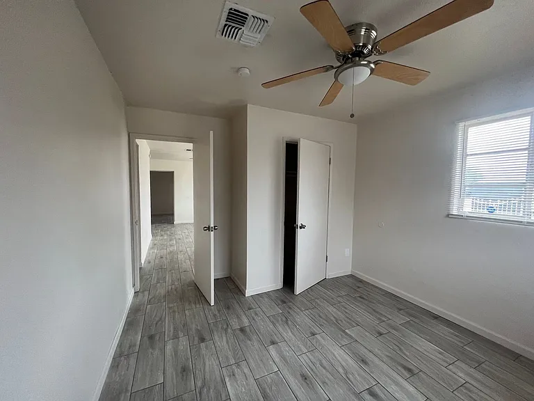2233 E Wood St — Photo 5