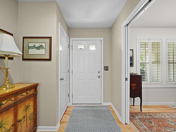 4th image of 173 Woodslee Ct