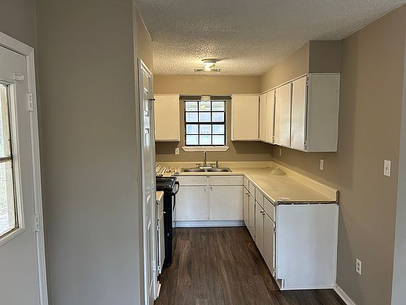 3rd image of 5176 Woody Dr