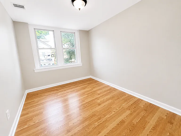 581 N 5th St #2F — Photo 9
