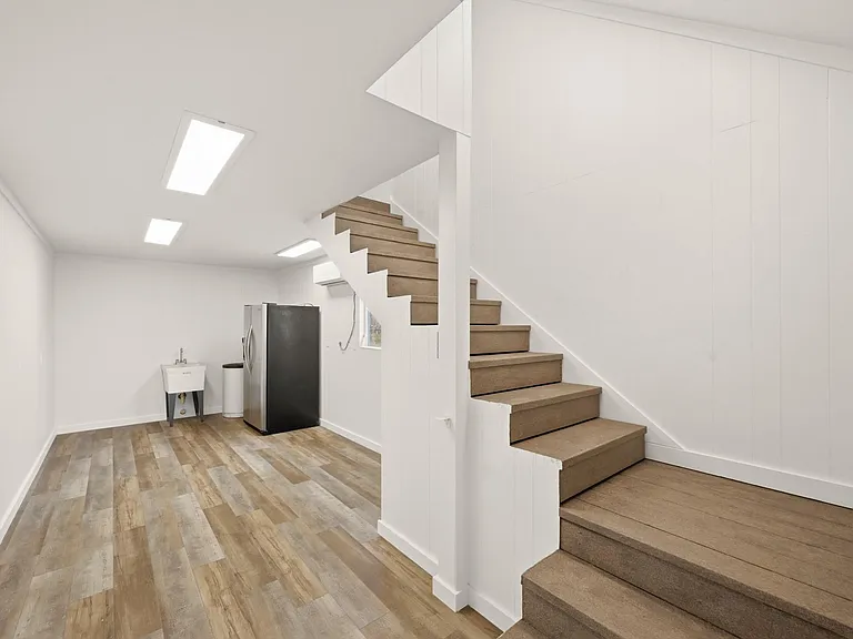13835 Jarvis Rd — Photo 36