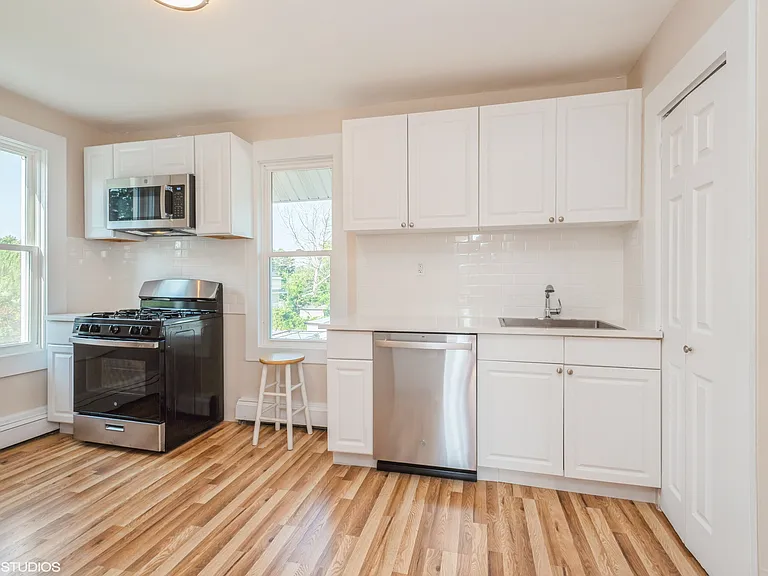 118 Joline Ave #2 — Photo 6