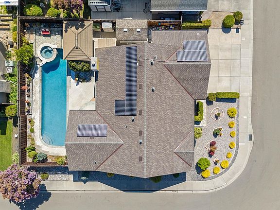 3rd image of 3230 Curtis Cir
