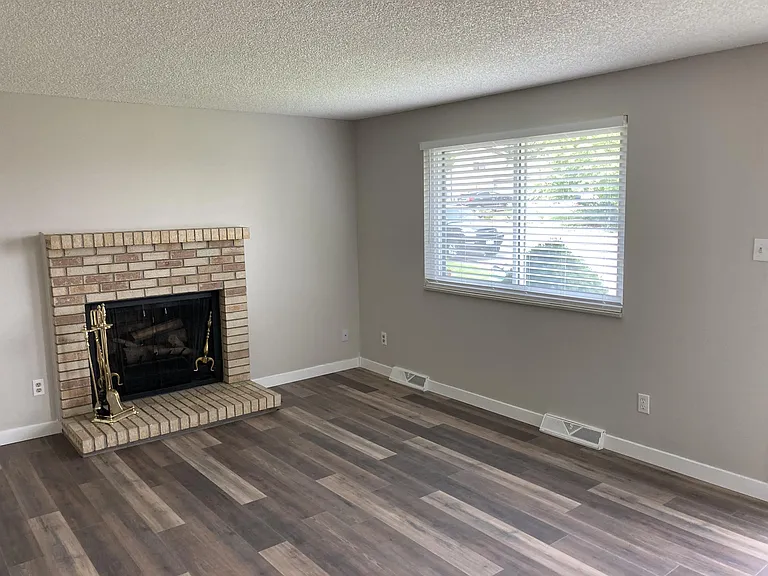 172 Olympus Cir — Photo 6