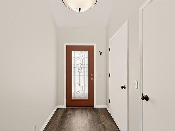 4th image of 821 E 19th St
