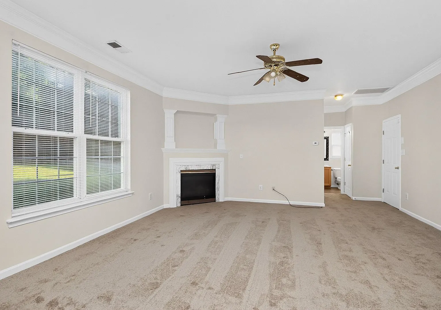 Beautiful Four Bedroom in Crismark Community! — Photo 4