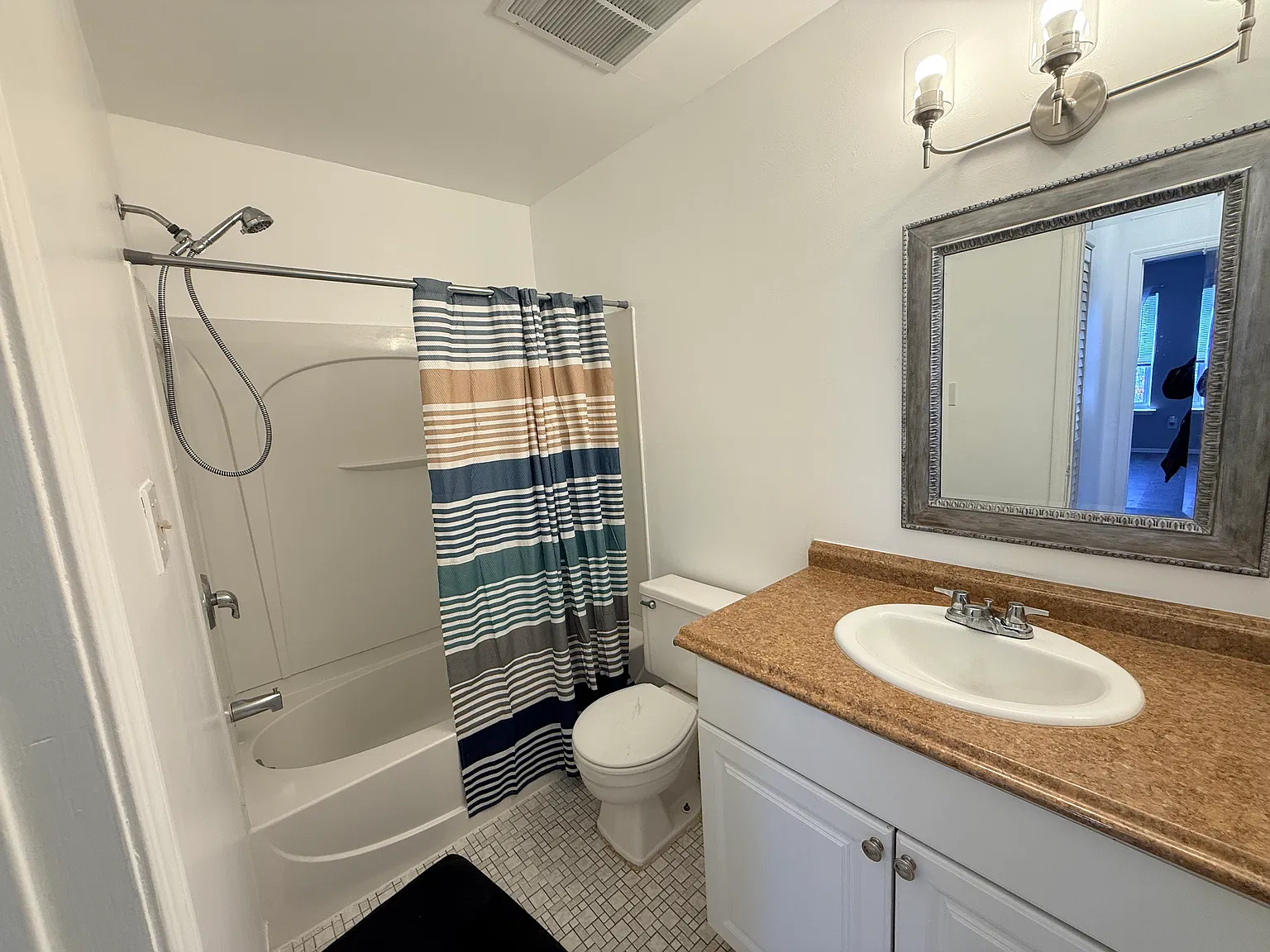 1 bed, 929 sqft, $1,700 — Photo 4