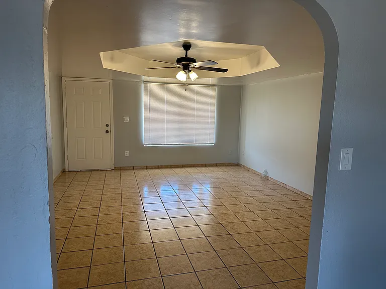 4920 W Palm Ln — Photo 5