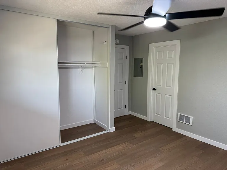 Villa Del Sol Apartments — Photo 93