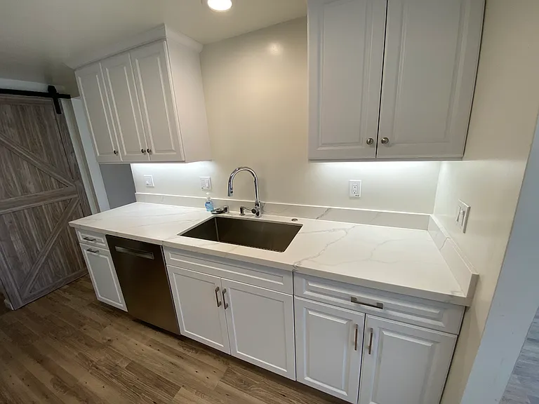 1016 Poplar Dr — Photo 7