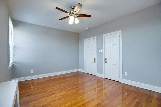 One-bedroom bedroom